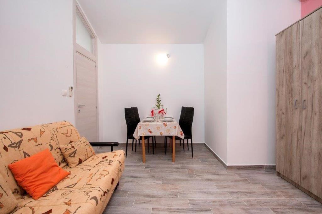 Pleasant Oriana Apartment Near The Sea-PUY מראה חיצוני תמונה